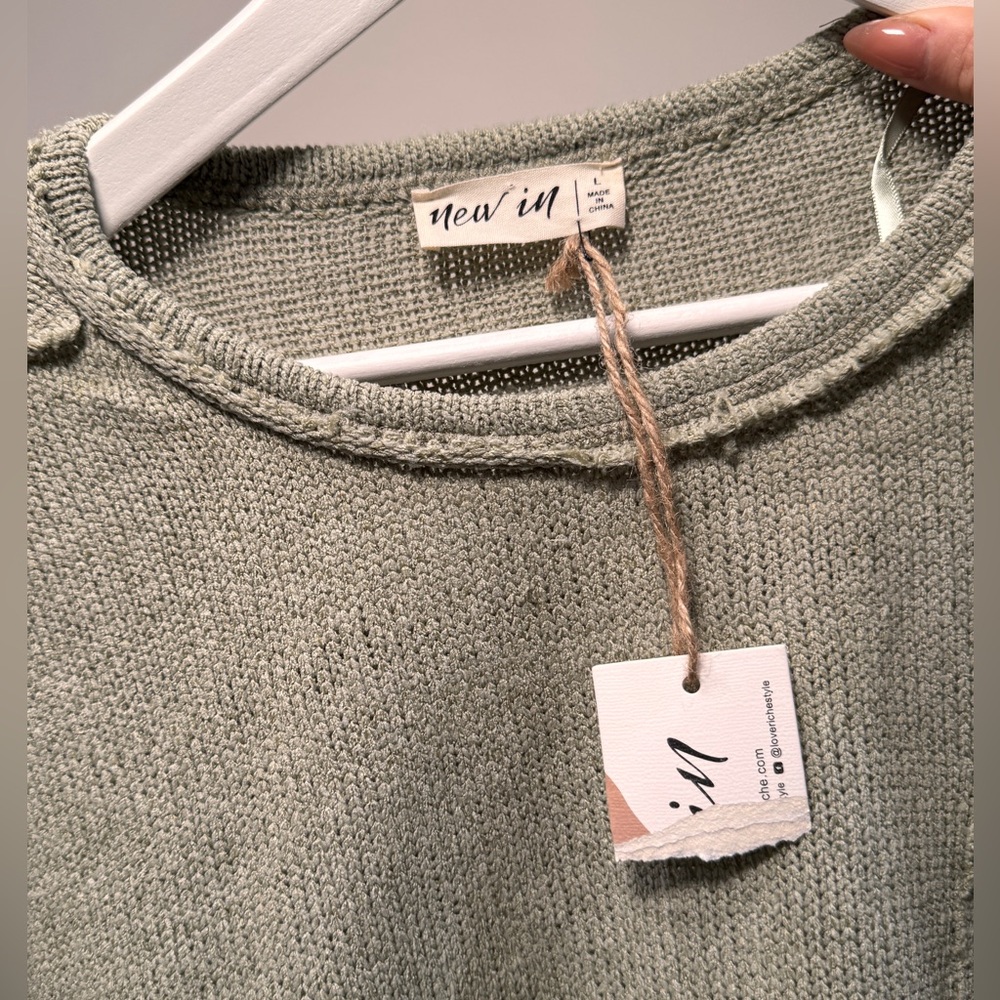 NWT New In Sage Green Cropped Sweater – Size Large - Picture 3 of 5
